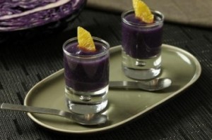 recette-e10634-cocktail-violet-vitamine-au-chou-rouge-betterave-et-gingembre